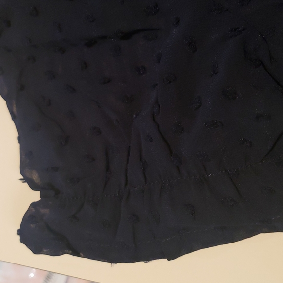 🔥New boutique deep v ruffle dot top - Picture 9 of 11
